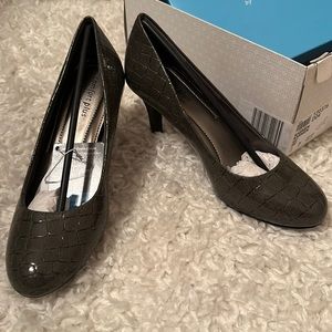 Grey 3” heels - Size: 7